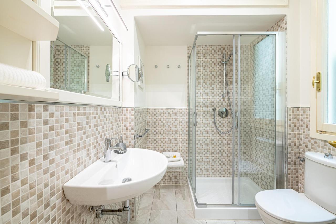 Apartment Frame Florenz